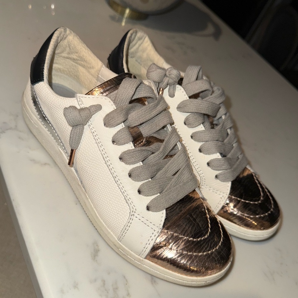 Dolce Vita sneaker 6.5